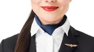 Для чего стюардессы красят губы в ярко-красный: секрет раскрыт