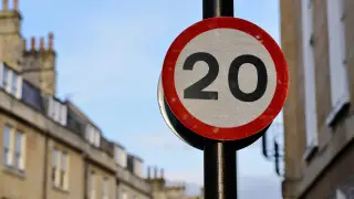 Продюсер шоу Top Gear превысил скорость на 6 километров в час и лишился прав