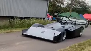 Легендарный гоночный болид, собранный в гараже, вернулся на трассу спустя 18 лет. Видео