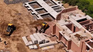 Еще один незаконно построенный жилой комплекс сносят в Астане