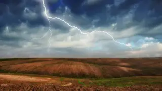 Дождь, гроза и пыльная буря: штормовое предупреждение объявлено в Казахстане