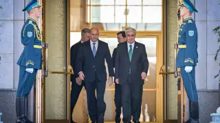 Токаев проводил президента Болгарии в аэропорту Астаны