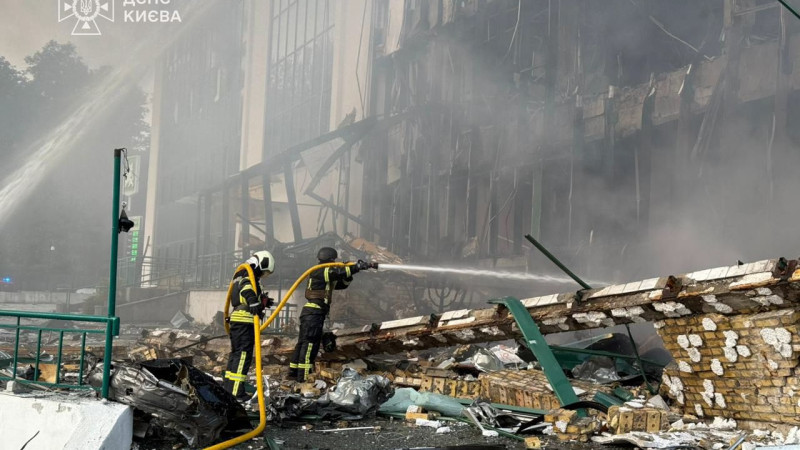 Последствия российского удара по Киеву в ночь на 10 июня. ©️ x.com/ZelenskyyUa