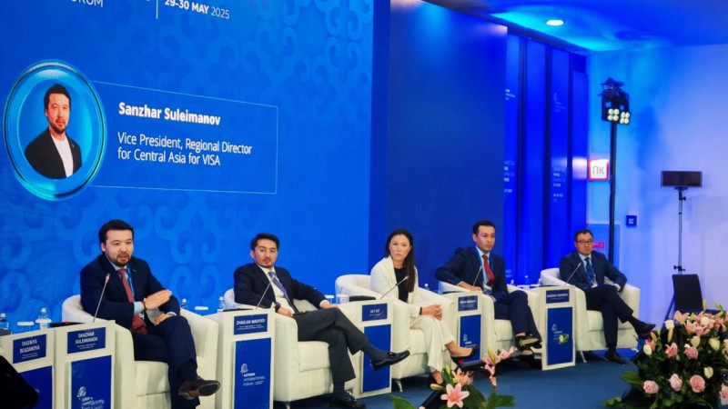 Спикеры на панельной сессии, посвященной развитию цифровых валют. Фото: Astana International Forum 