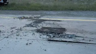 Асфальт прогнулся и треснул на платной дороге в Казахстане