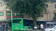 В Алматы автобус протаранил легковушку и врезался в дом