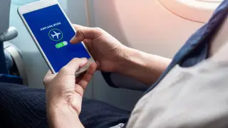 Почему в самолете просят включить авиарежим