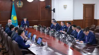 “Затянуть пояса“. Как правительство Казахстана сокращает свои расходы