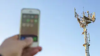 Почему связь дорожает, но лучше не становится, спросили министра