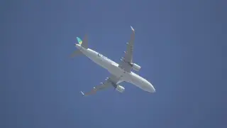 “Надели кислородные маски“: самолет резко потерял высоту во время полета