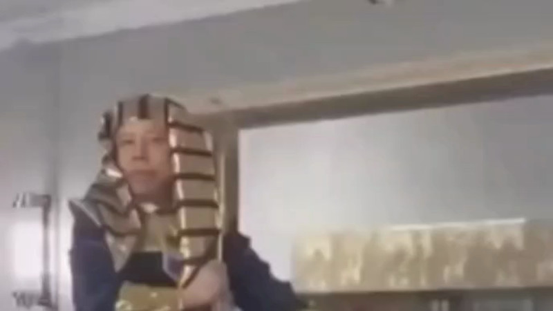 Кадры из видео