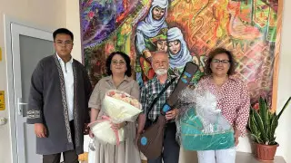 В Караганде новорожденным детям в честь Дня домбры подарили музыкальные инструменты