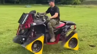 Энтузиаст поставил треугольные колеса на квадроцикл и заставил его ехать