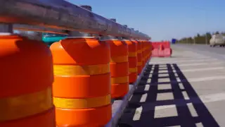 Что такое роликовые барьеры и зачем их устанавливают на дорогах Казахстана
