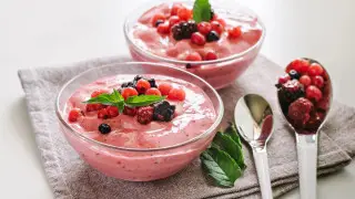 Вкус лета: 5 освежающих десертов из ягод