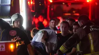 В столице Турции произошел крупный пожар в многоэтажке: есть погибшие, среди них младенец