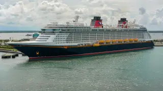 Девочка упала с палубы в океан: полиция сделала заявление