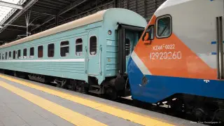 “Плацкартный по цене купе“: казахстанцы жалуются на сервис в поезде до Уральска