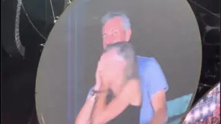 На концерте Coldplay камера поймала женатого CEO с коллегой