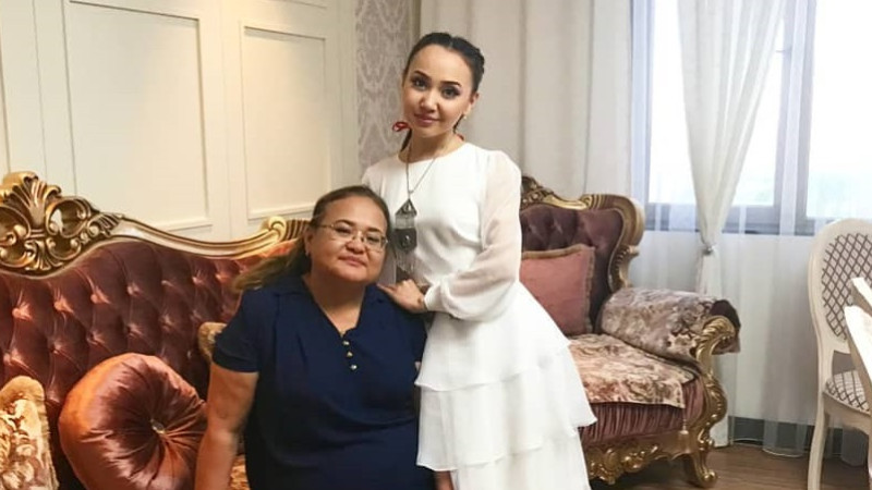 Перизат Кайрат с матерью. Фото: instagram.com/01pk