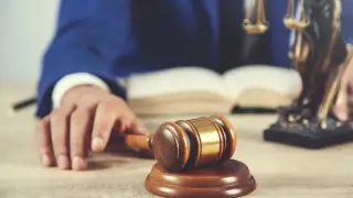 Судью в Кыргызстане обвинили в домогательствах в отношении подчинённой