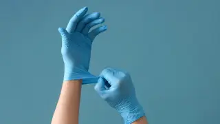 “Казахстанские” перчатки оказались тайскими: госбюджет мог потерять миллиарды