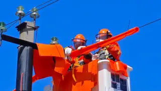 В Казахстане впервые отремонтировали электросети без отключения напряжения