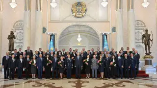 Токаев наградил работников транспорта