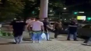 В массовой драке у  “Театралки“ в Алматы под кулаки хулиганов попали полицейские