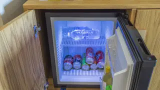 Мини-бар без штрафа: туристка показала простой способ сэкономить