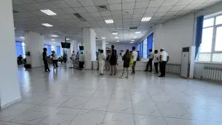 Жара и “помогайки“: видео из алматинского автоЦОНа