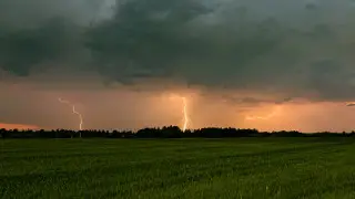 Сильный ветер, град и грозы: предупреждение синоптиков по городам Казахстана