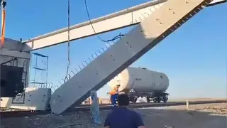 Балка упала на ж/д путь в Карагандинской области: есть пострадавшие