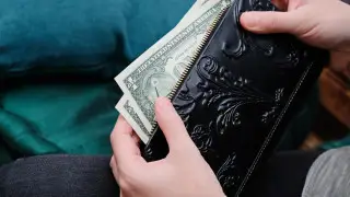 “Старые“ доллары в Казахстане: телефон для жалоб, если у вас не принимают валюту