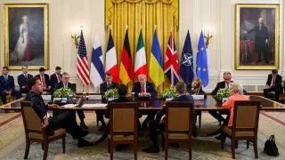 Трамп, Зеленский и лидеры Европы выступили с заявлениями на переговорах в Вашингтоне