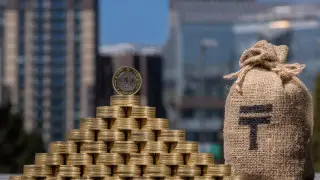 “Подушка безопасности“ казахстанцев худеет: что происходит с Нацфондом