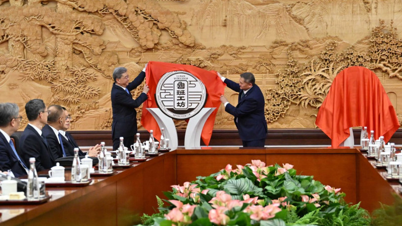 Кадры из видео