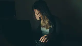 Легкие 8 долларов: казахстанка зарегистрировала номер в WhatsApp и оказалась под следствием