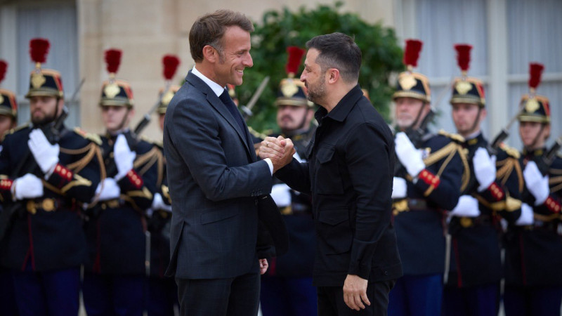 x.com/EmmanuelMacron