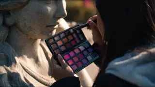 Казахстанке выписали штраф за мейкап памятнику