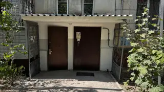 “Потратил 1,5 миллиона и штраф сверху“: алматинец показал подъезд после ремонта