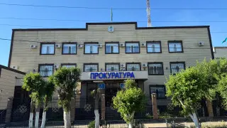 Казахстанец перепутал прокуратуру с домом друга и получил 5 суток