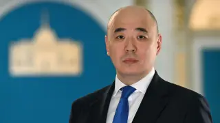 Президент освободил Каната Шарлапаева от должности