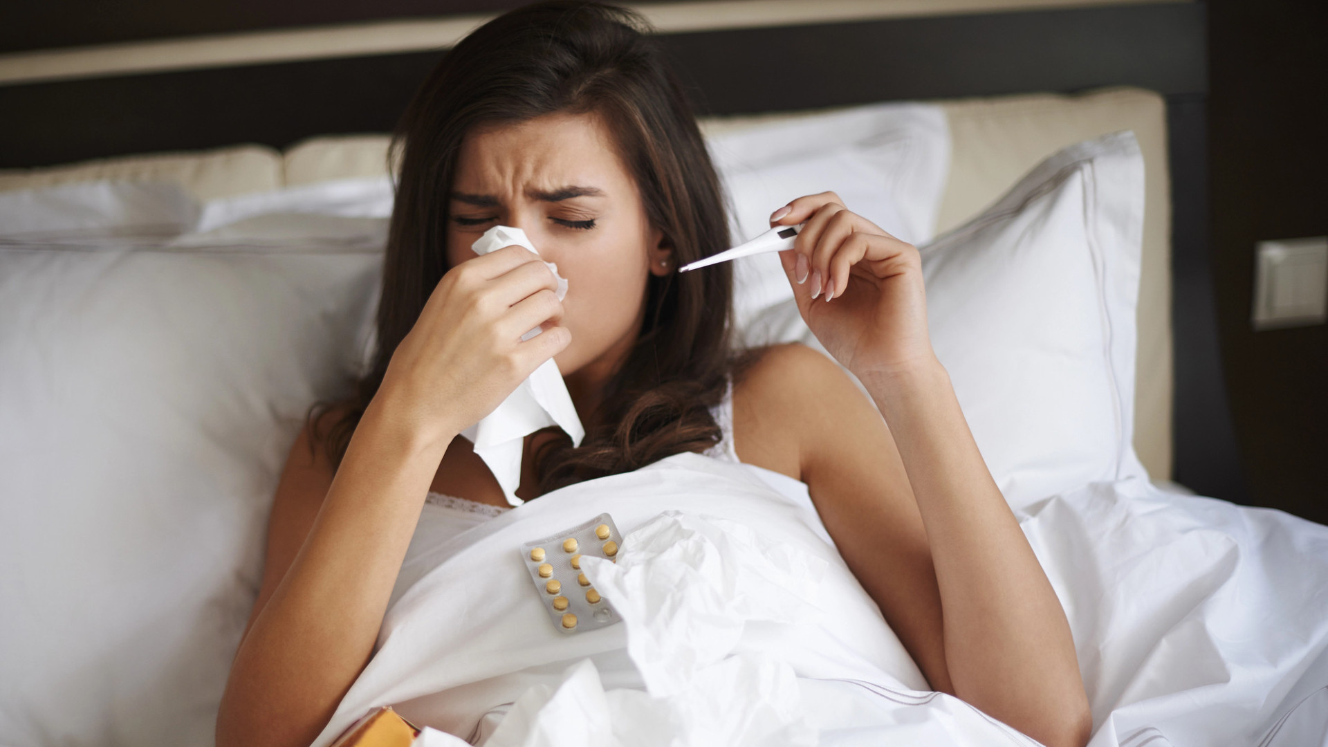 “Паниковать нет смысла“ - эксперт о жалобах казахстанцев на “новый вирус“