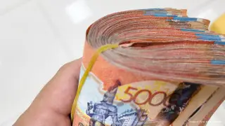 Банкоматы выдают казахстанцам купюры, которыми нельзя расплачиваться