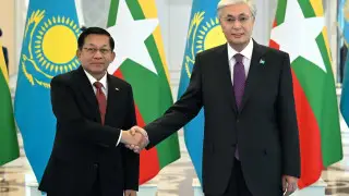 Токаев провел переговоры с и. о. президента Мьянмы