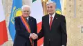 Токаев наградил орденом президента Италии