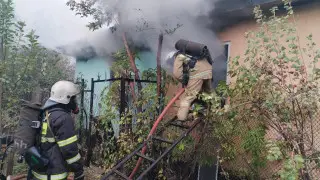 Несколько домов сгорели под Алматы, погибли двое человек