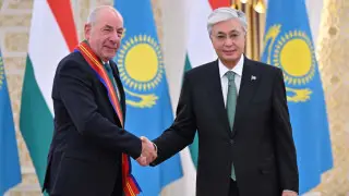 Президента Венгрии удостоили высокой награды в Астане