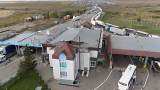 Казахстанцы начали массово попадать под ограничения в России. Депутат заявил о важной проблеме